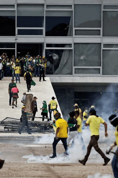 Políticos de MS se pronunciam sobre invasão de bolsonaristas radicais ao Congresso, Planalto e STF.