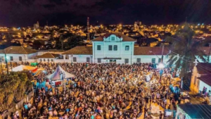 Foliões denunciam ‘arrastão’ na saída de Carnaval e vítimas são agredidas e roubadas.