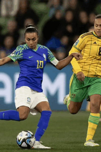 Brasil é eliminado da Copa Feminina e Marta se despede da seleção.
