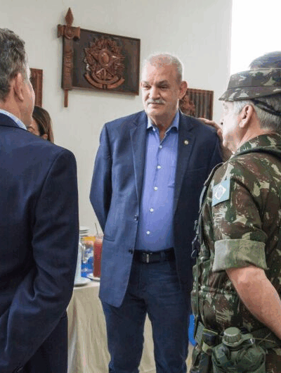 Em reunião, Comando Militar garante a Geraldo término de obras do Aeroporto até fim do ano.