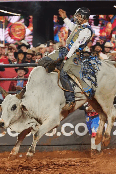 Com menor nota da final, brasileiro vence Rodeio Internacional em Barretos após queda de favoritos.