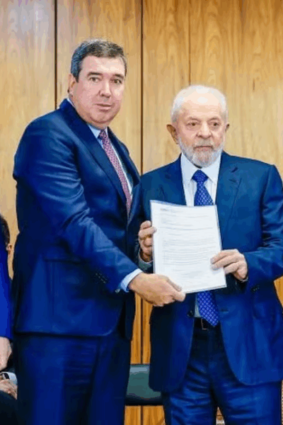 Ao lado de Riedel, Lula anuncia R$ 2,3 bilhões em investimentos para rodovias de MS.