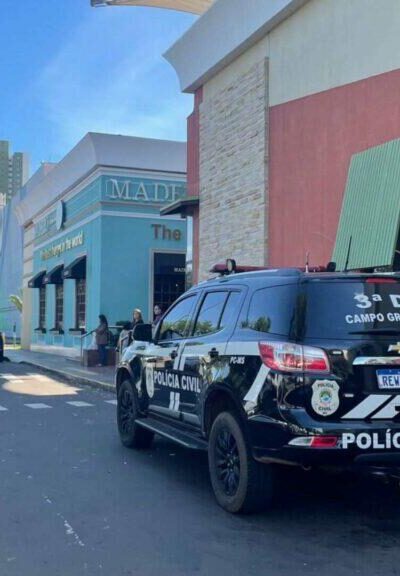 O que se sabe sobe tiro acidental que deixou PM e vendedor feridos no Shopping Campo Grande
