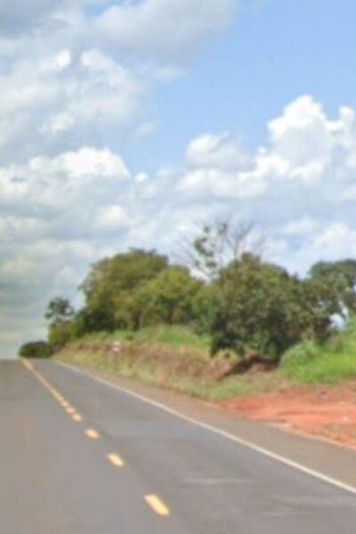 Homem morre após ser atropelado por carreta na BR-262