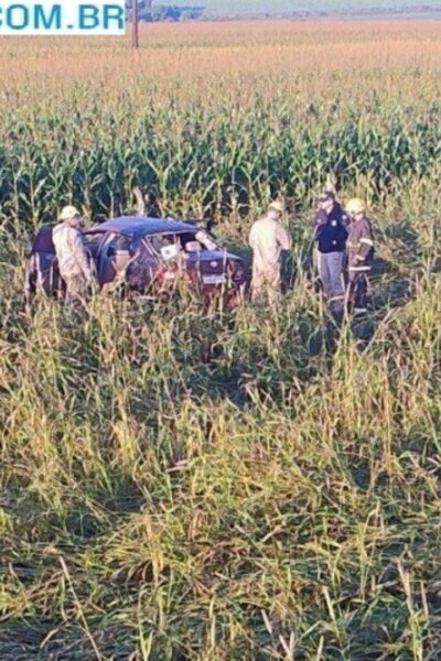 Motorista perde controle e mulher morre ao ser arremessada de carro na BR-376