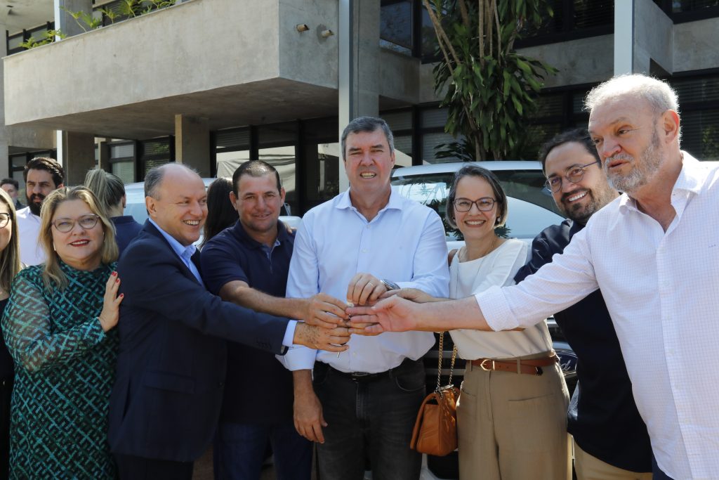 Cerimônia de entrega de caminhonetes destinadas às ações de Vigilância em Saúde Foto Saul Schramm