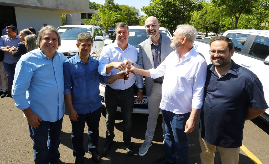 Cerimônia de entrega de caminhonetes destinadas às ações de Vigilância em Saúde Foto Saul Schramm