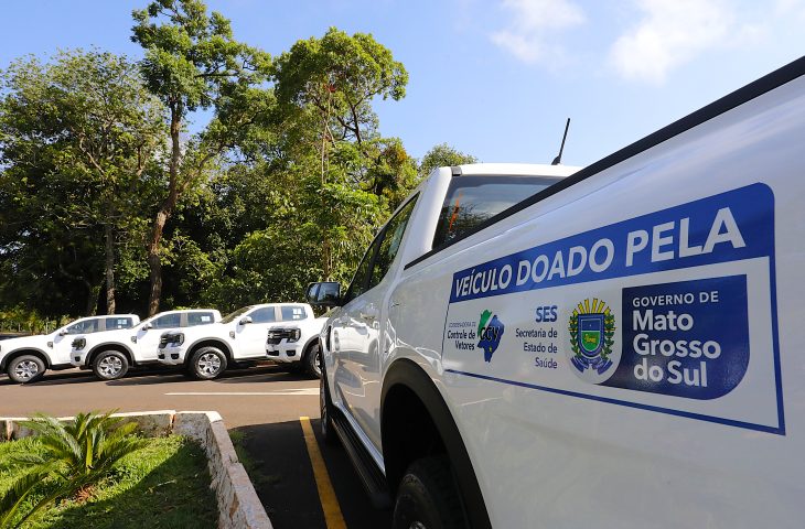 Cerimônia de entrega de caminhonetes destinadas às ações de Vigilância em Saúde Foto Saul Schramm