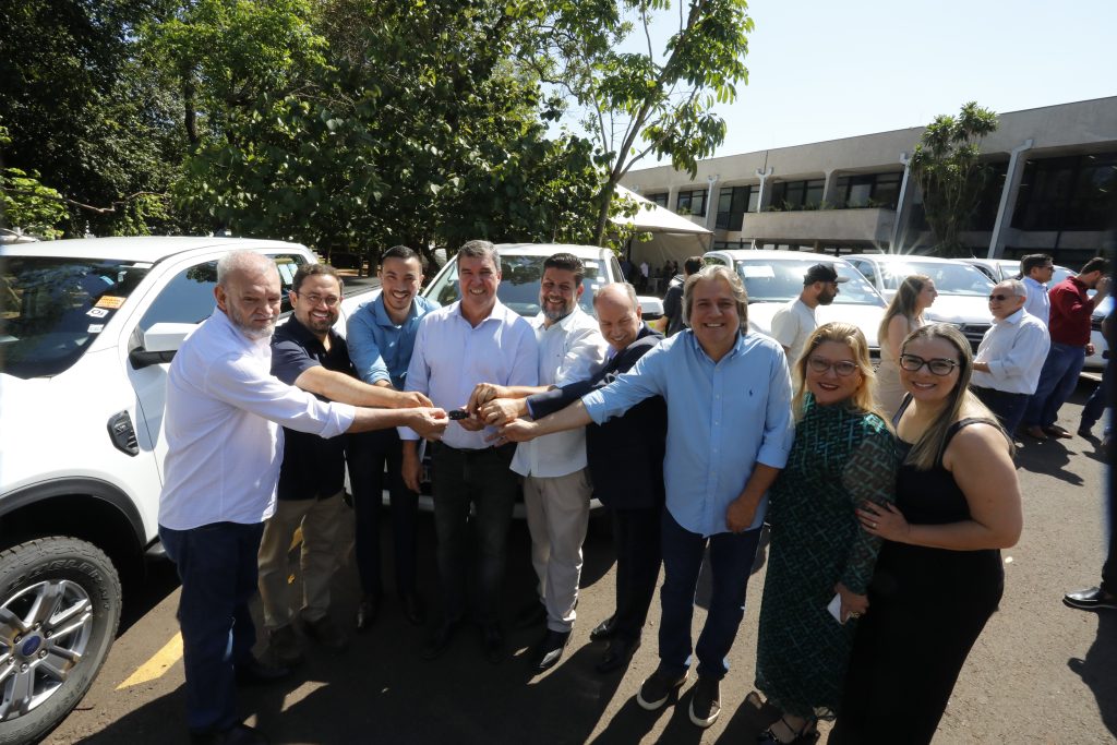 Cerimônia de entrega de caminhonetes destinadas às ações de Vigilância em Saúde Foto Saul Schramm