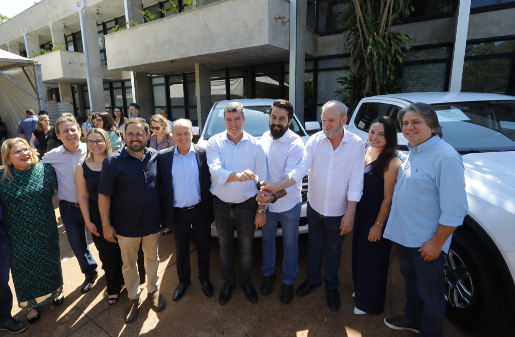 Cerimônia de entrega de caminhonetes destinadas às ações de Vigilância em Saúde Foto Saul Schramm